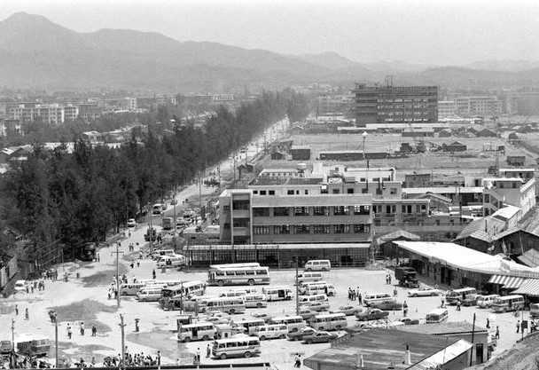 △1981年建设中的深圳经济特区罗湖小区